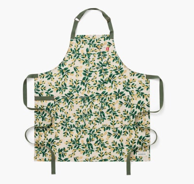The Hedley & Bennett Holiday Essential Apron is one of the best mother-in-law gifts.