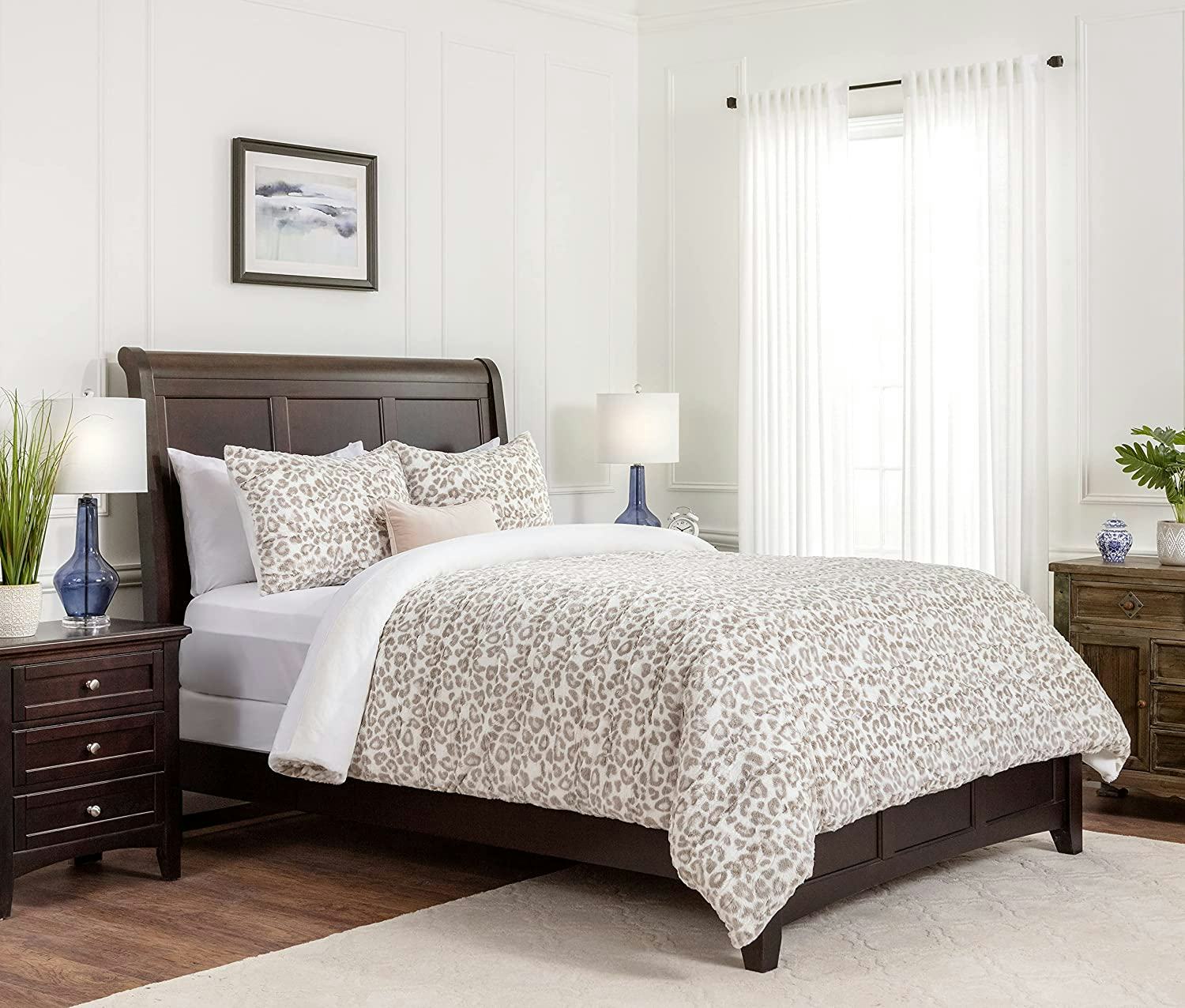 The 6 Best Faux Fur Comforters