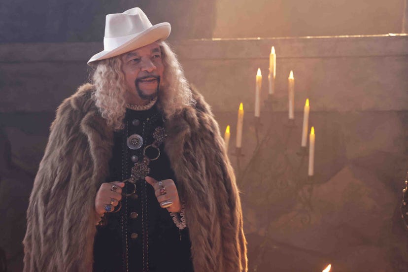 Ice-T plays Light-Skin Larry Targaryen in an 'SNL' parody of 'House of the Dragon' on Nov. 12.