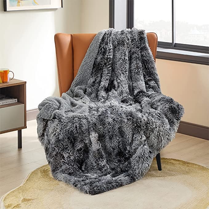 Bedsure Faux Fur Throw Blanket