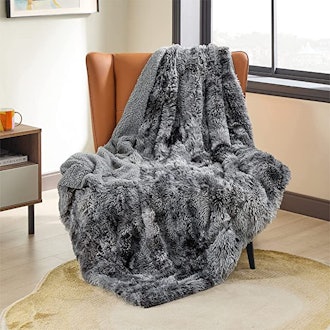 Bedsure Faux Fur Throw Blanket