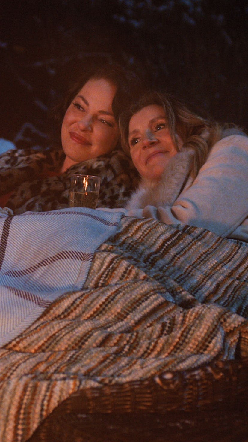 Sarah Chalke and Katherine Heigl as Kate and Tully in Firefly Lane Season 1