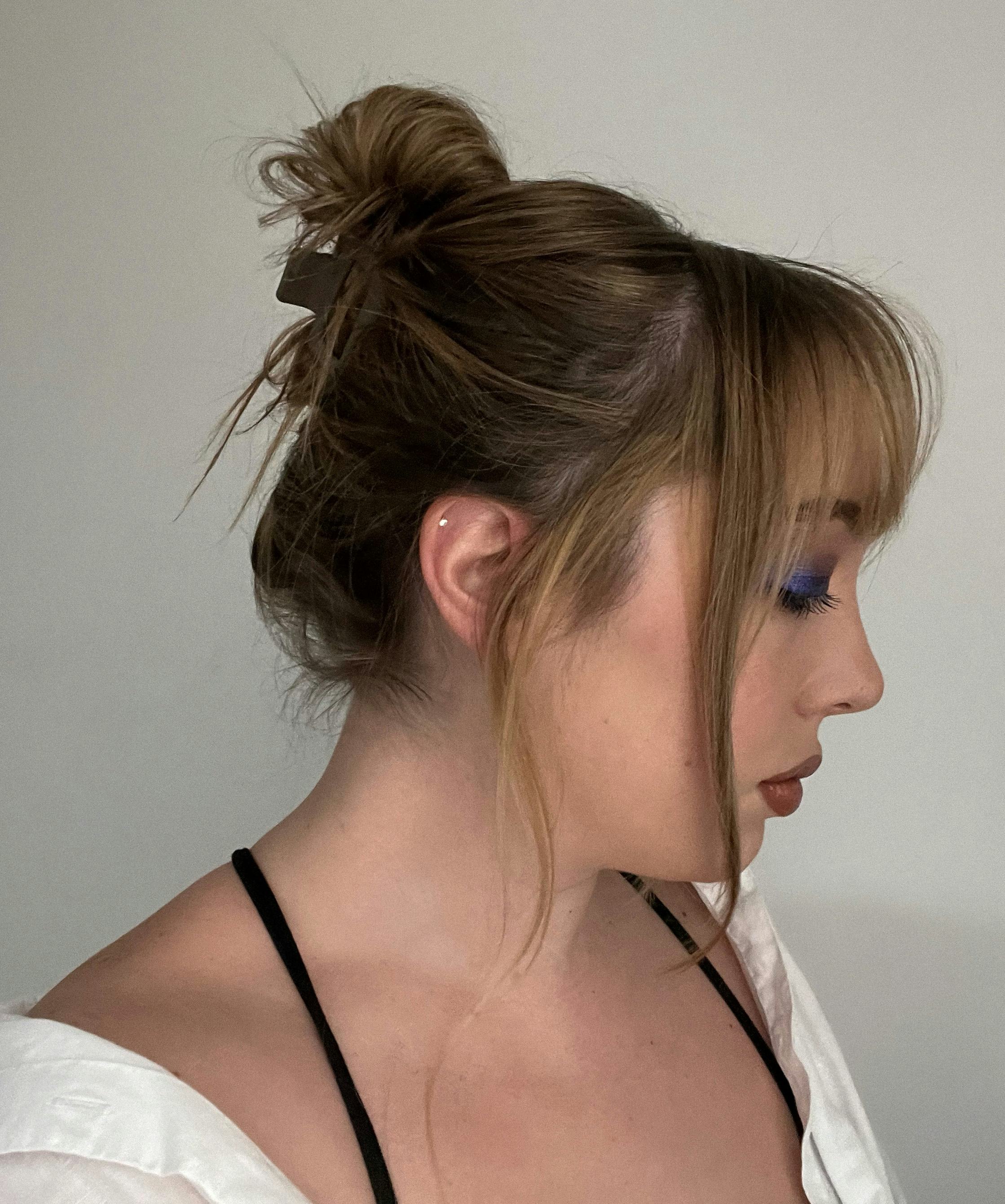 For all those wondering how to style bangs at home, Bustle beauty writer Olivia Rose Ferreiro shares&hellip;