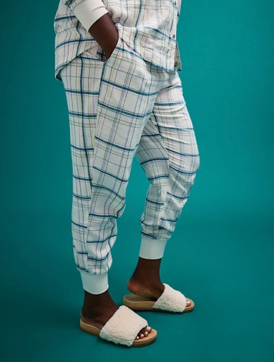 These Flannel Pajama Jogger in Oatmeal Plaid from ThirdLove are a great mother-in-law Christmas gift...