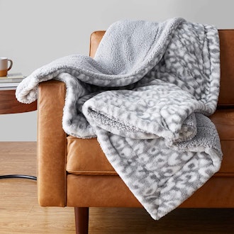Amazon Basics Fuzzy Faux Fur Sherpa Throw Blanket
