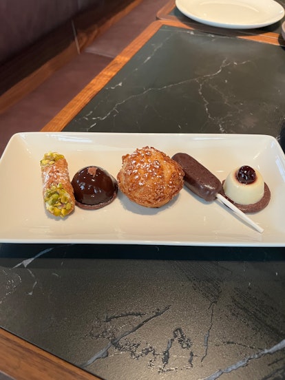 Check out this review of the Piccolini Dessert Collection at the Starbucks Reserve in the Empire Sta...