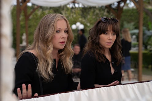 Christina Applegate as Jen Harding & Linda Cardellini as Judy Hale in 'Dead to Me' Season 3, via Net...