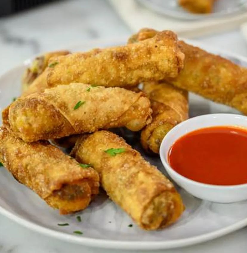 Smoked Mac & Cheese Egg Rolls