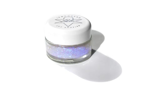 Try the 2022 holiday beauty trend for your zodiac sign using Spacepaste
