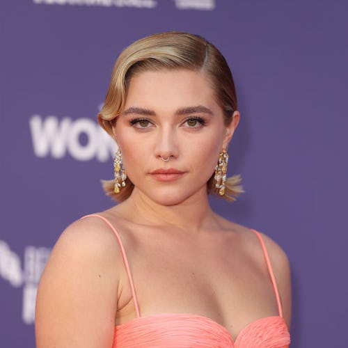 13 Florence Pugh hairstyles that stunned.