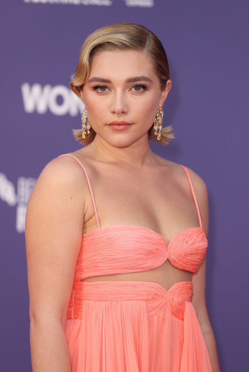 13 Florence Pugh hairstyles that stunned.