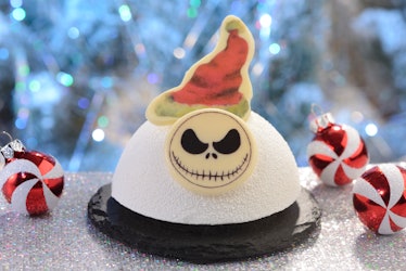 Disney's Mickey's Very Merry Christmas Party 2022 includes Sandy Claws Peppermint Mousse Treat.