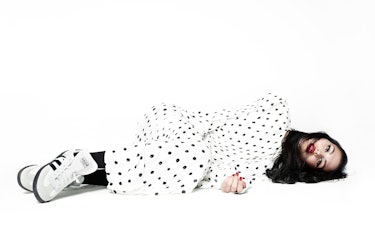Model Amelia Gray wears a polka-dot dress and sneakers.