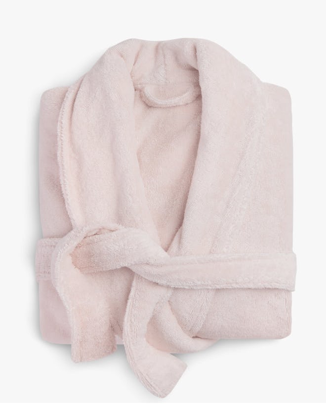 This Classic Turkish Cotton Robe in Blush is one of the best Christmas gifts for mother-in-laws.