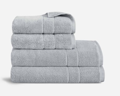 This Super-Plush Bath Towel Bundle in Smoke is one of the best Christmas gifts to give your mother-i...