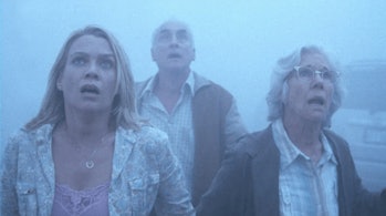 A band of survivors encounters terrifying creatures in The Mist