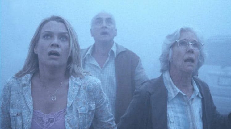 A band of survivors encounters terrifying creatures in The Mist
