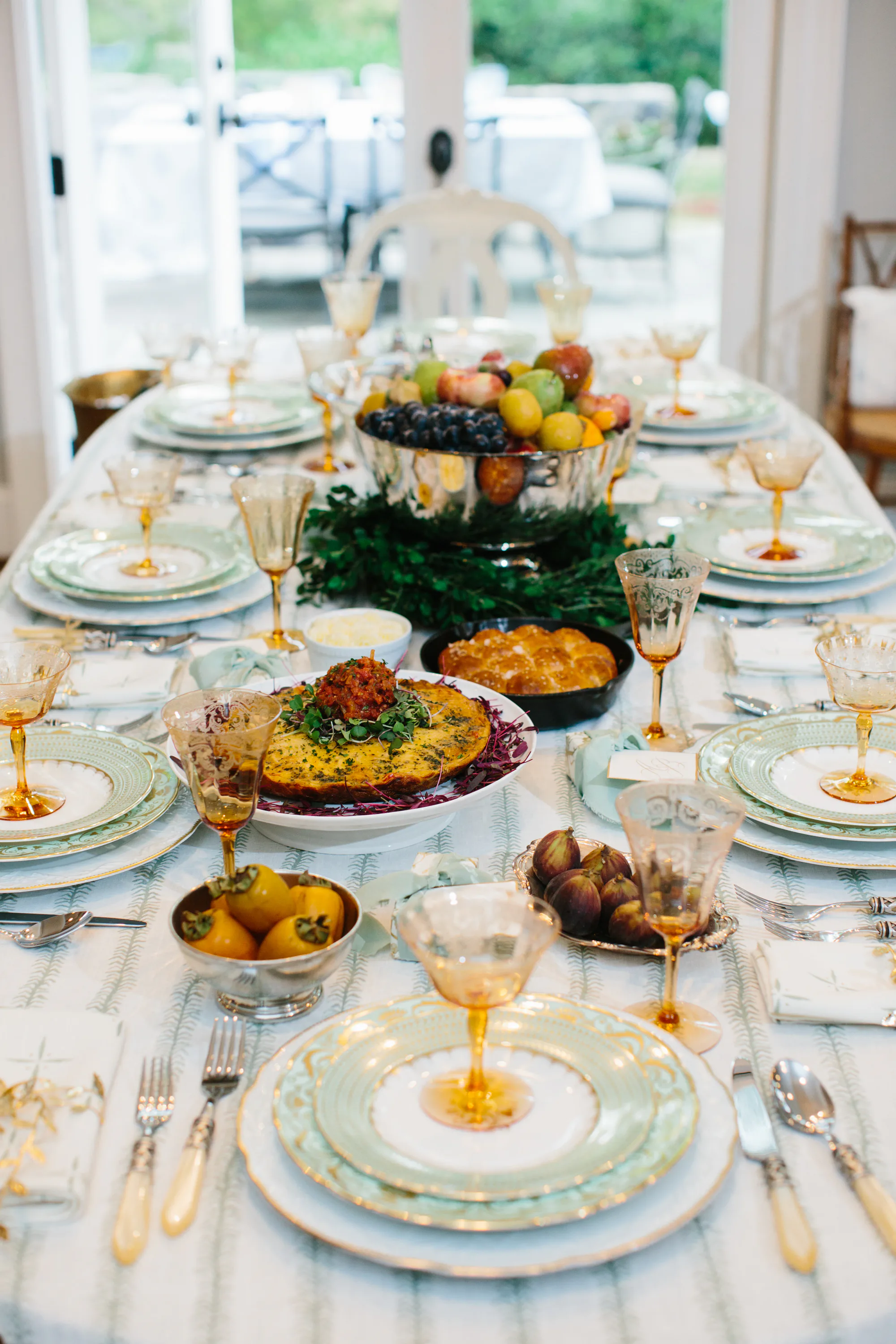 How To Create A Holiday Tablescape That's Pro-Level, In 6 Easy Steps