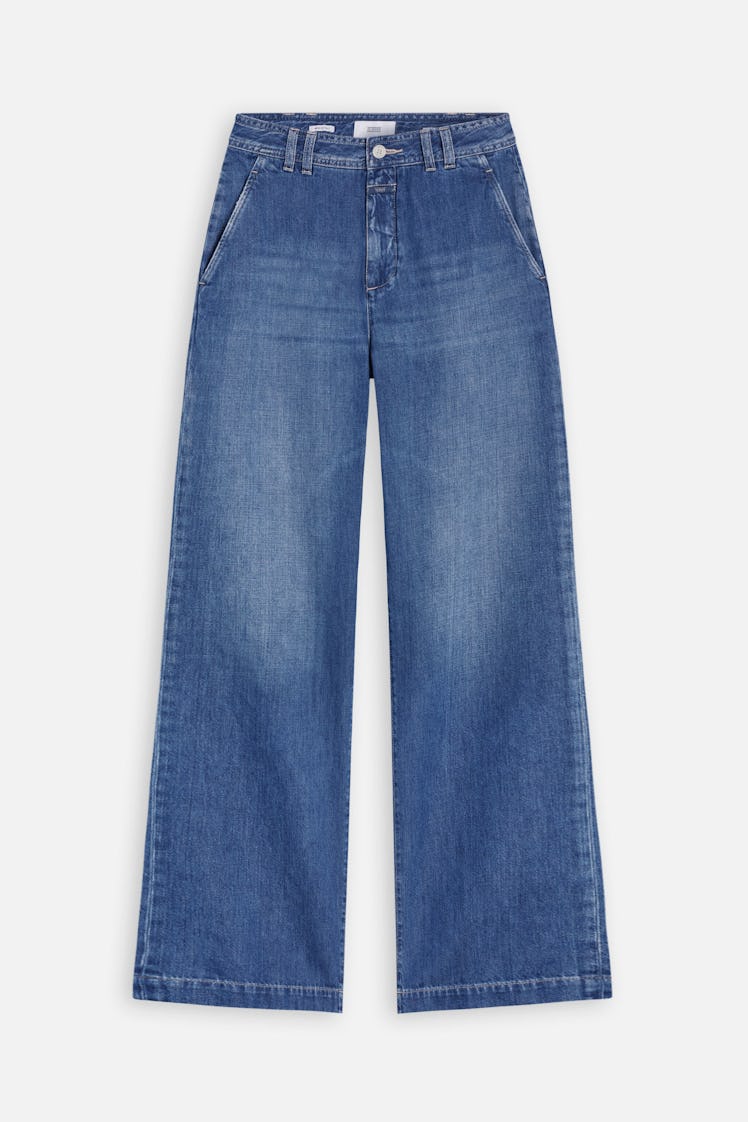 Closed relaxed blue jeans