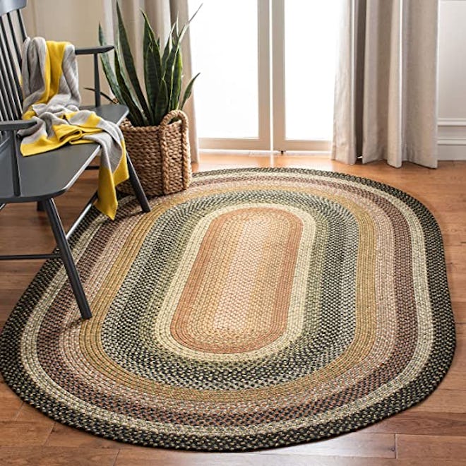 SAFAVIEH Braided Collection Handmade Country Cottage Reversible Rug