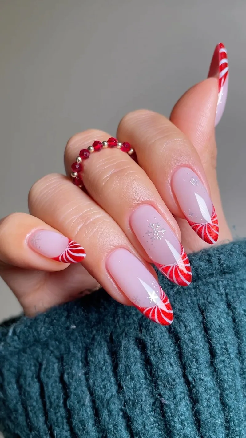 20 Christmas Nail Ideas To Inspire Your Next Holiday Manicure 20-christmas-nail-ideas-to-inspire-your-next-holiday-manicure