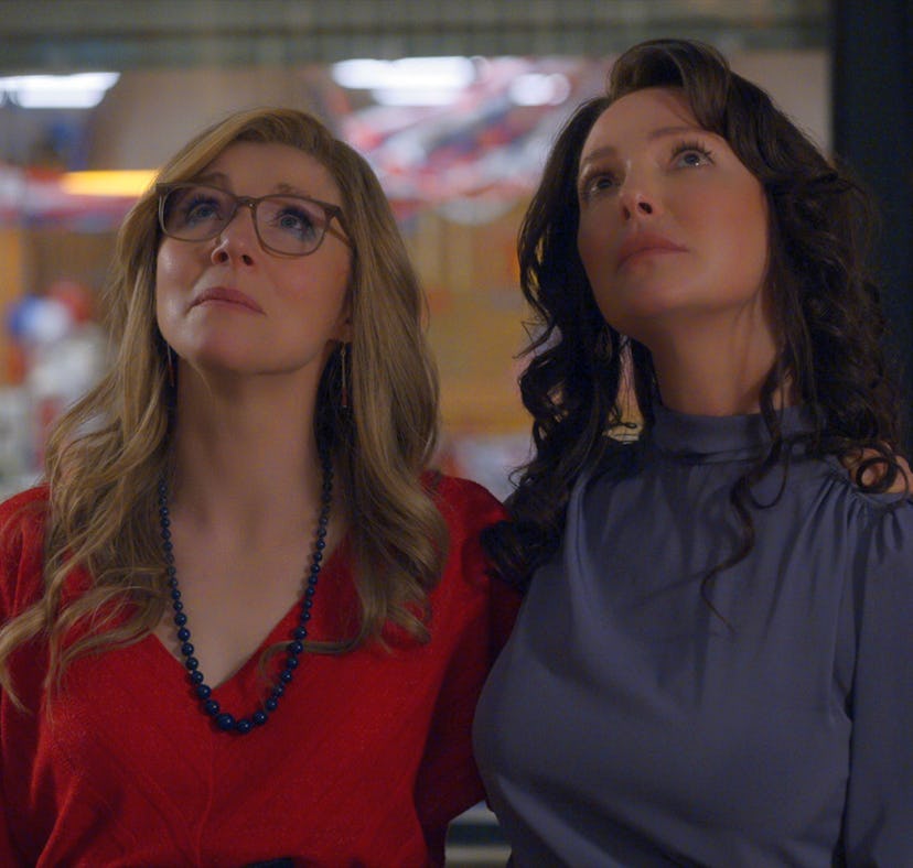 Katherine Heigl as Tully Hart, Sarah Chalke as Kate Mularkey