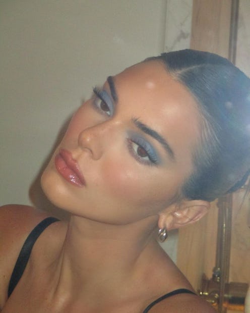 Kendall Jenner wears matte blue eyeshadow and rocks the washed denim eyeshadow trend like a pro.