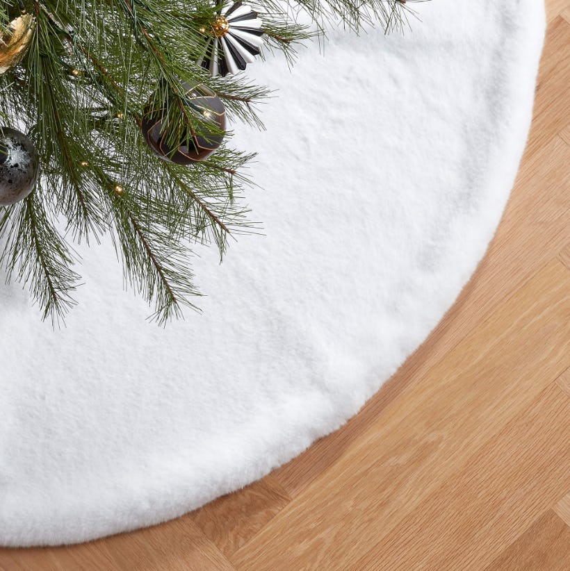 Reese Witherspoon&rsquo;s Rainbow Christmas Tree Is Perfect For Organization