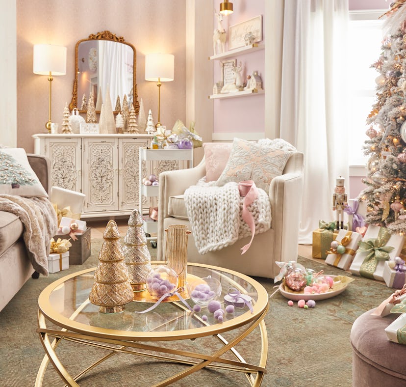 Plazacore and pastel colors are some of the 2022 holiday home decor trends, according to experts.