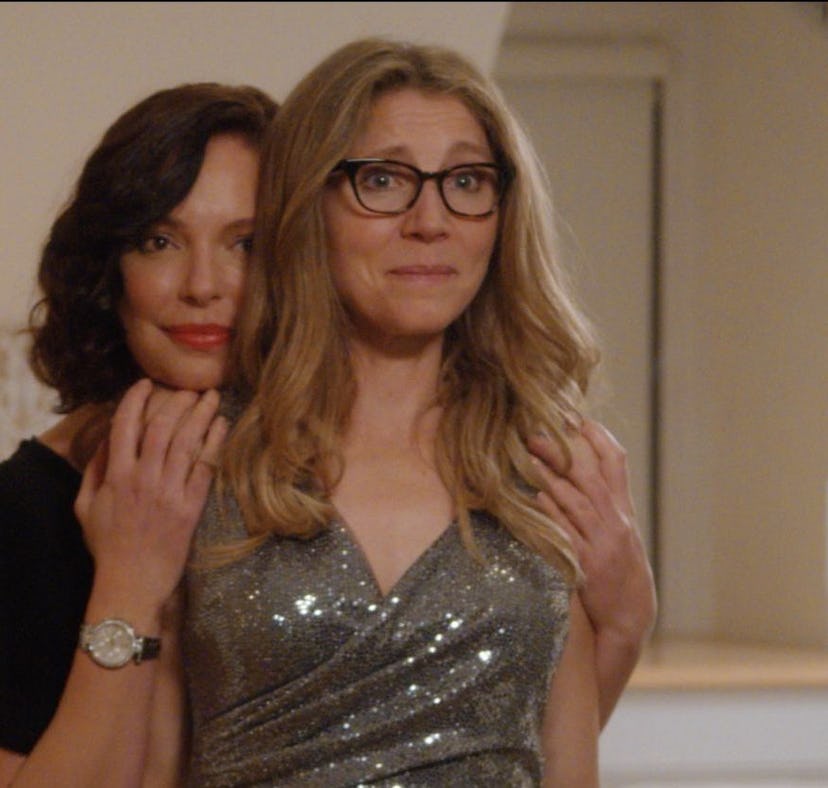 Katherine Heigl as Tully Hart Sarah Chalke as Kate Mularkey in Firefly Lane's 2000s timeline