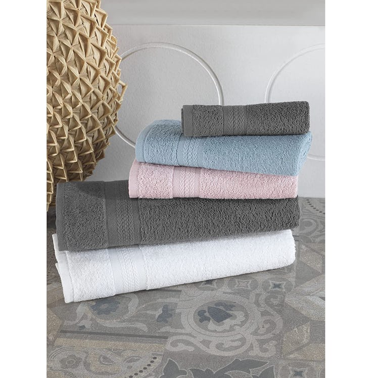REGAL RUBY Bath Towels (4-Pack)