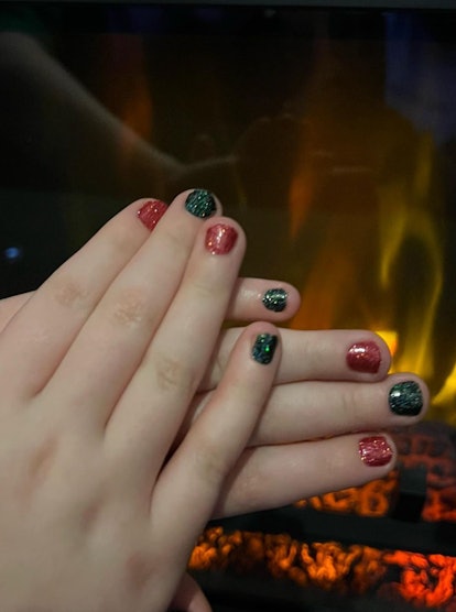 Sparkly red and green mommy-and-me holiday nails.