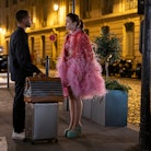 Lucien Laviscount as Alfie, Lily Collins as Emily in Emily in Paris