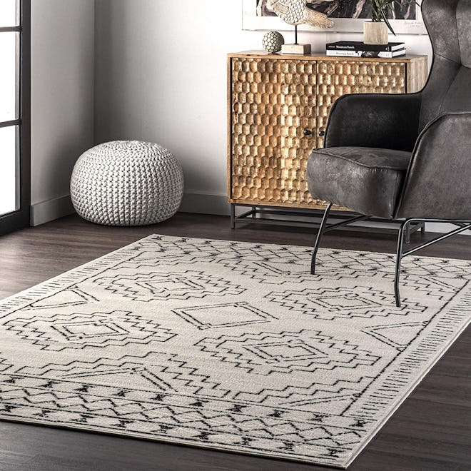Machine-washable, this rug under kitchen table has modern style.