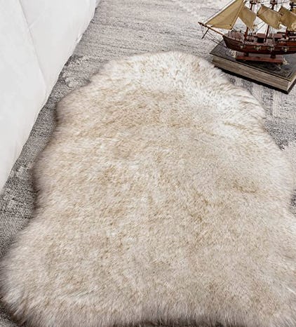 Phantoscope Faux Fur Rug