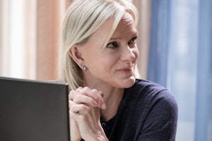 Hermione Norris in 'Riches'