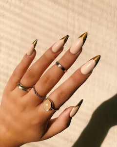 Super chic holiday nail designs to consider for a festive mani.