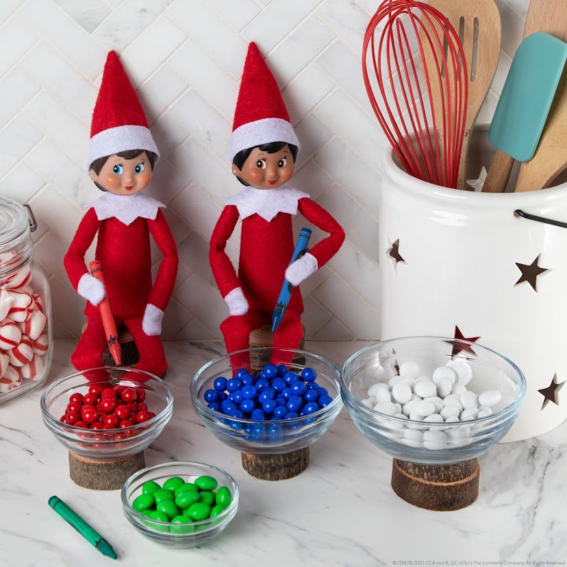 Your 2 Elves on the Shelf can color some candies with crayons. 