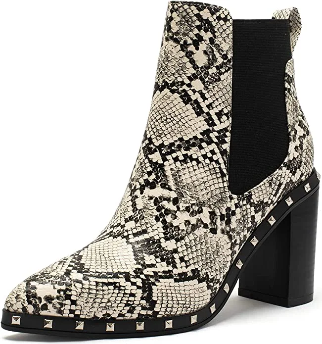 MMShoes Back At It Point Toe Bootie in Snakeskin