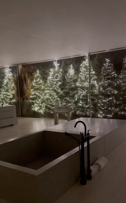 Kim Kardashian's Christmas Tree For 2022 Is Such A Luxe Aesthetic