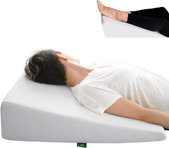 Cushy Memory Foam Wedge Pillow