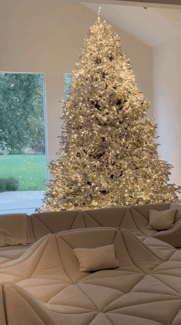 Kim Kardashian Christmas tree for this year is a white Christmas tree. 