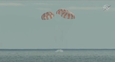 orion splashing down in the atlantic ocean