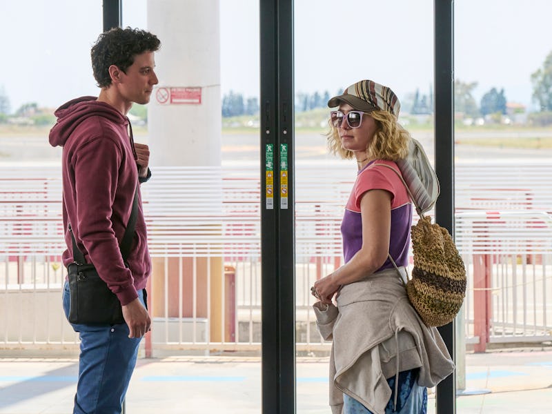 Adam DiMarco and Haley Lu Richardson in Episode 7 of The White Lotus Season 2