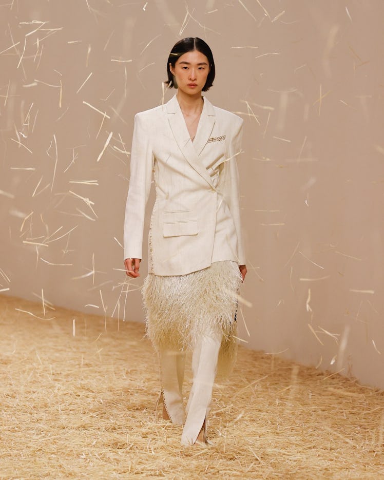 A female model walking in a white blazer at Jacquemus spring 2023 runway