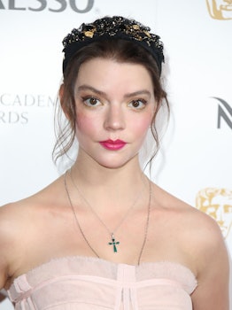 Anya Taylor-Joy wearing bright lipstick, the 2023 beauty trend for Aquarius.