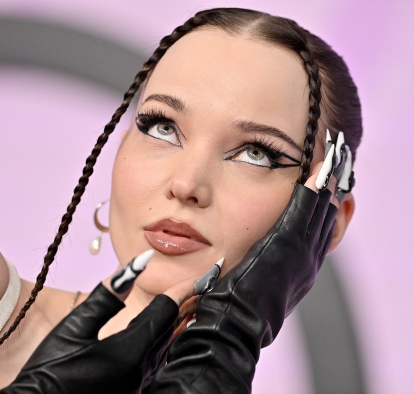 Dove Cameron wearing double eyeliner, the 2023 beauty trend for her zodiac sign.