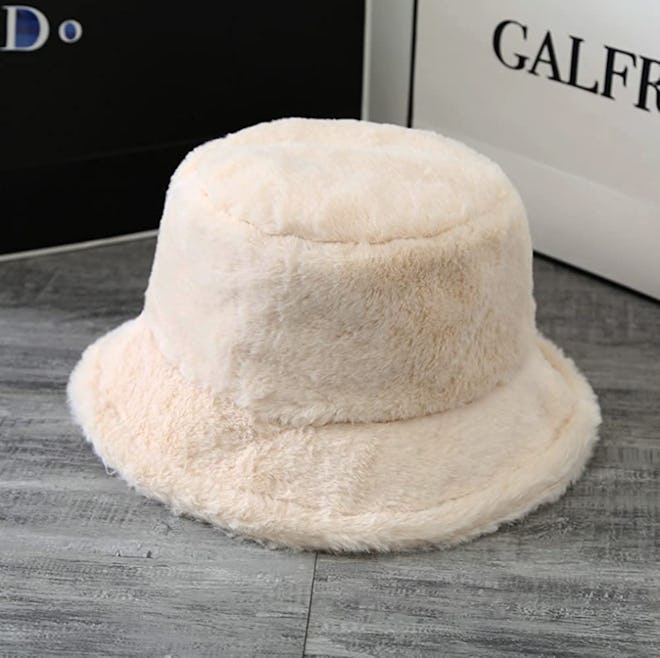 Malaxlx Furry Bucket Hat