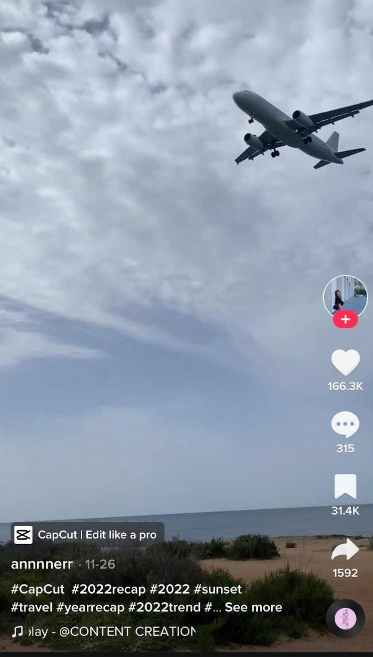 A TikToker shows how to do the 2022 season trend on TikTok with a year end recap. 