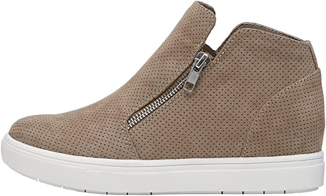 CUSHIONAIRE Hart Hidden Wedge Sneaker